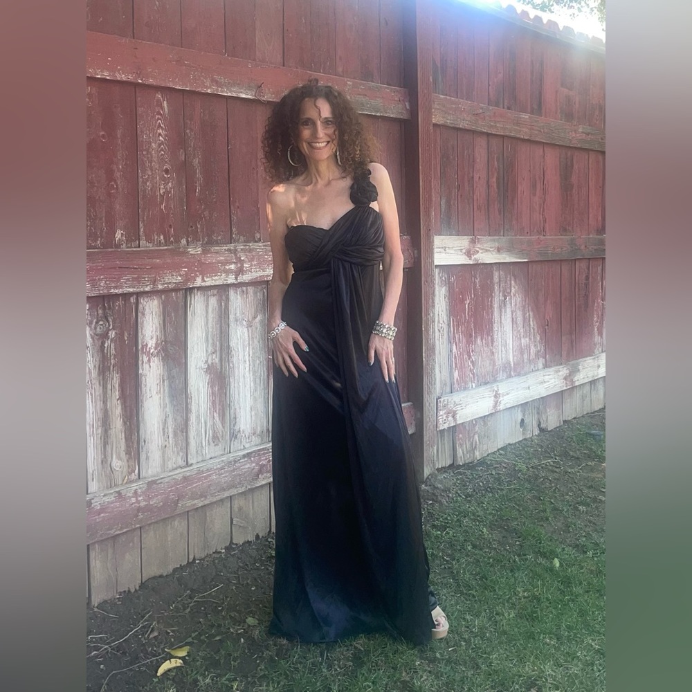 Steppin’ Out Black One Shoulder Gown